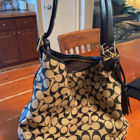 Authentic Coach purse with matching wristlet !! - Picture 6 of 6
